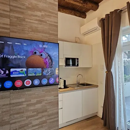 Villa Junior Suite, Joy Verona, Romantic, With Garden, Elegant Living Room, Near The Center Verona